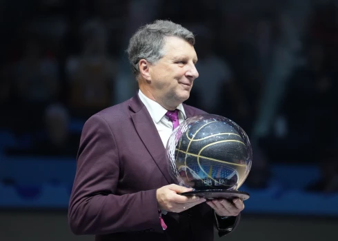 Президент Латвийского баскетбольного союза и бывший президент Латвии Раймонд Вейонис.