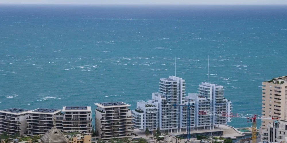 Жилье олигарха находится где-то здесь.