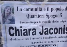 Itālijā vēlas tiesāt vecākus, kuru 13 gadus vecais puika no balkona nosvieda statueti un nosita tūristi