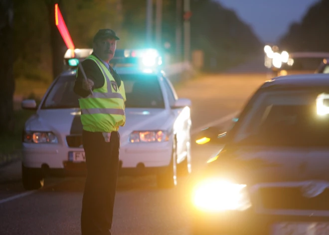 Rēzeknē autovadītājs ar 2,71 promili piedāvājis policistiem 400 eiro kukuli