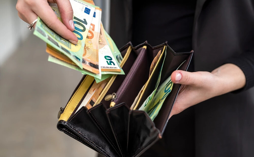 Latvijas parāds aug — vai par to jāsāk uztraukties?