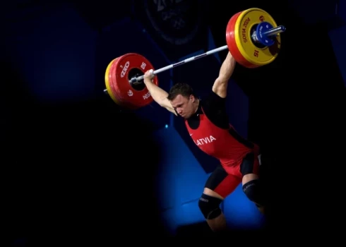 Latvijas svarcēlājs Armands Mežinskis Eiropas čempionātā izcīnīja 7. vietu.