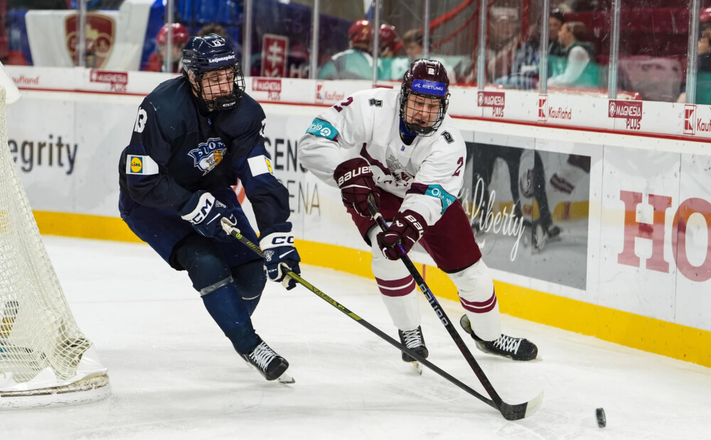 Latvijas U-18 hokeja izlase pasaules čempionāta otrajā mačā piekāpjas somiem