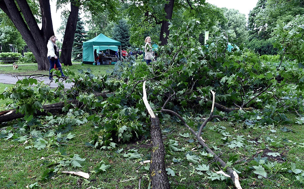Pirms postošās vētras aicina gādāt par personīgo drošību un bez īpašas vajadzības ārā nedoties, dienesti jau operatīvā gatavībā