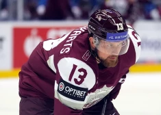 Latvijas hokeja izlasei pievienojas pieredzējušais Rihards Bukarts; trīs hokejisti vairs treniņus neturpina