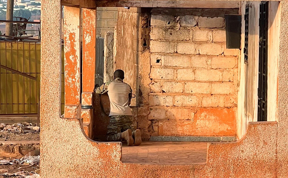 Mali armija ziņo, ka bruņotas grupas visā valstī ir sākušas koordinētus uzbrukumus