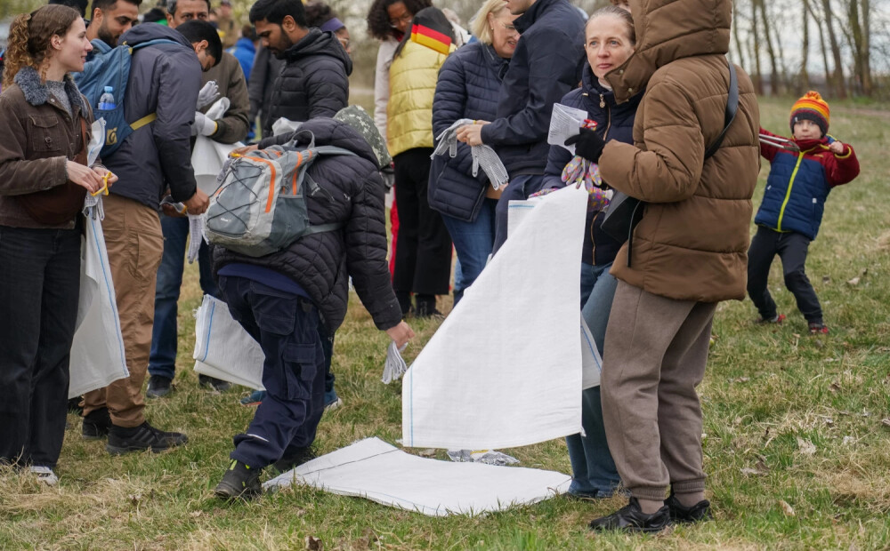 FOTO: atrasti veci matrači, mēbeles, riepas un pat bērnu velosipēds! Apskati, kā Latvijā noritēja Lielā talka