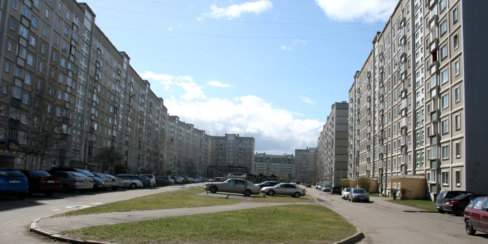 Daudzstāvu dzīvojamo māju masīvs Ziepniekkalnā.