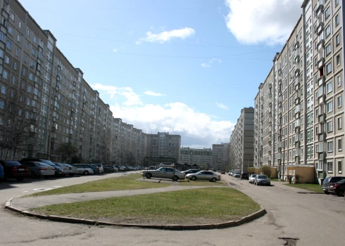 Daudzstāvu dzīvojamo māju masīvs Ziepniekkalnā.