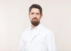 Kad ir jēga lietot vitamīnus – un kad tie ir lieki. Skaidro internists Valdis Ģībietis