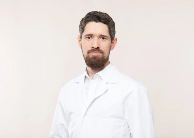 Kad ir jēga lietot vitamīnus – un kad tie ir lieki. Skaidro internists Valdis Ģībietis