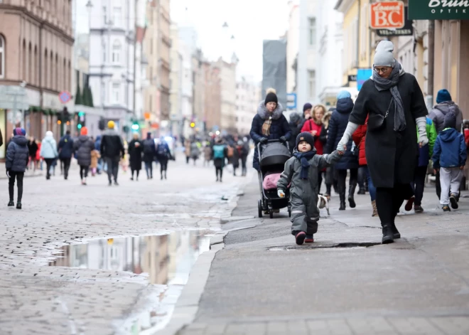 Шокирующие результаты эксперимента на улице в центре Риги: многие заведения фактически закрыты для части жителей