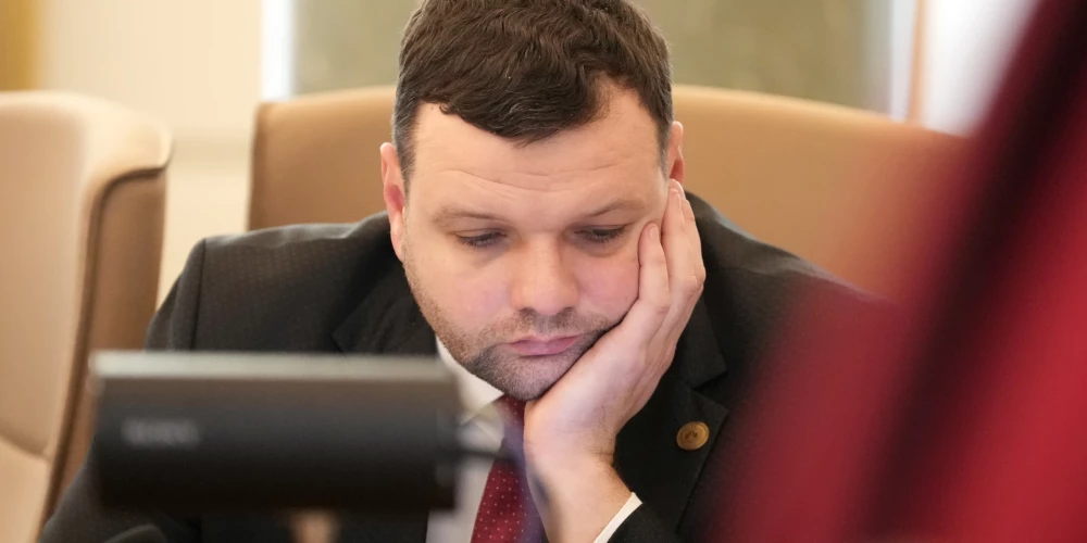 Доходы Рейниса Узулниекса за год выросли, но долговые обязательства все еще превышают 229 тысяч евро.