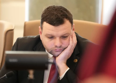 Доходы Рейниса Узулниекса за год выросли, но долговые обязательства все еще превышают 229 тысяч евро.