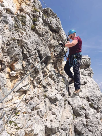 Jaunlutriņniecei patīk aktīvs dzīvesveids. 70 gadu jubileju viņa nosvinēja ar pārgājienu Alpos.