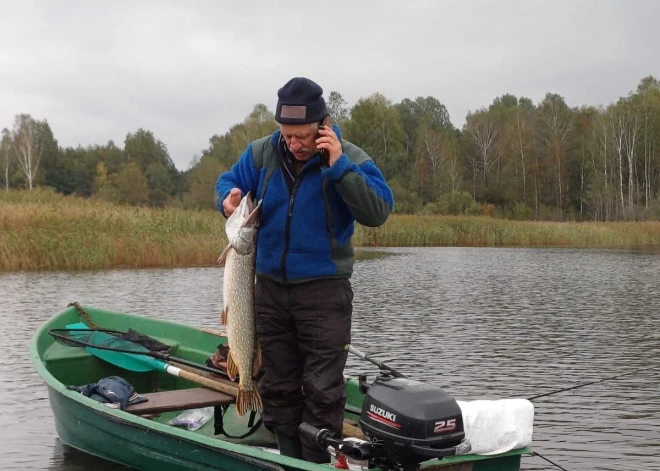 "Makšķerēšanā lielākais prieks ir vilkšana!" Vīri stāsta, kā ķer zivis Brocēnu un citos ezeros