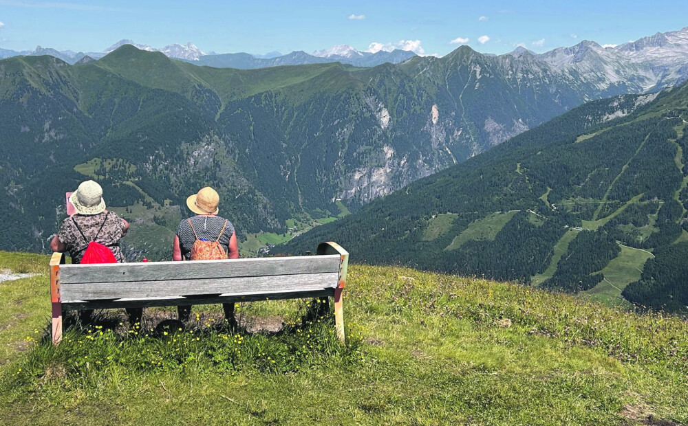 Daudzi sirmgalvji mīļuprāt dzīvotu pansionātā, taču attur dārdzība. Cik tas maksā Saldus pusē?