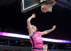 "Rīgas zeļļi" atgūstas pēc pirmā zaudējuma un izlīdzina sērijas rezultātu, sakaujot valmieriešus