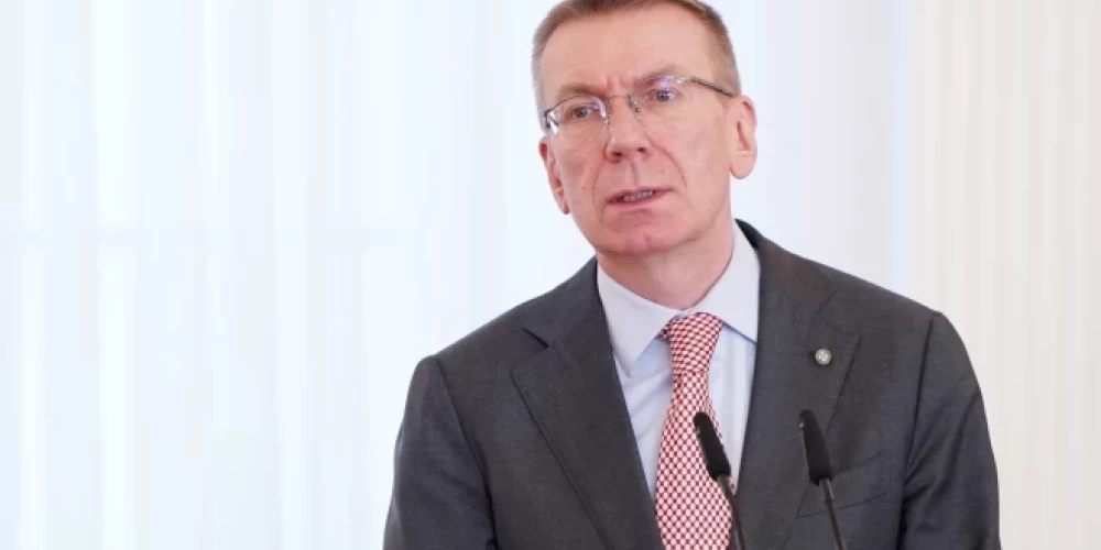 Vardarbībai politikā nav vietas, uzsver Latvijas Valsts prezidents Edgars Rinkēvičs, komentējot Baltā nama korespondentu apvienības ikgadējo vakariņu laikā notikušo incidentu.