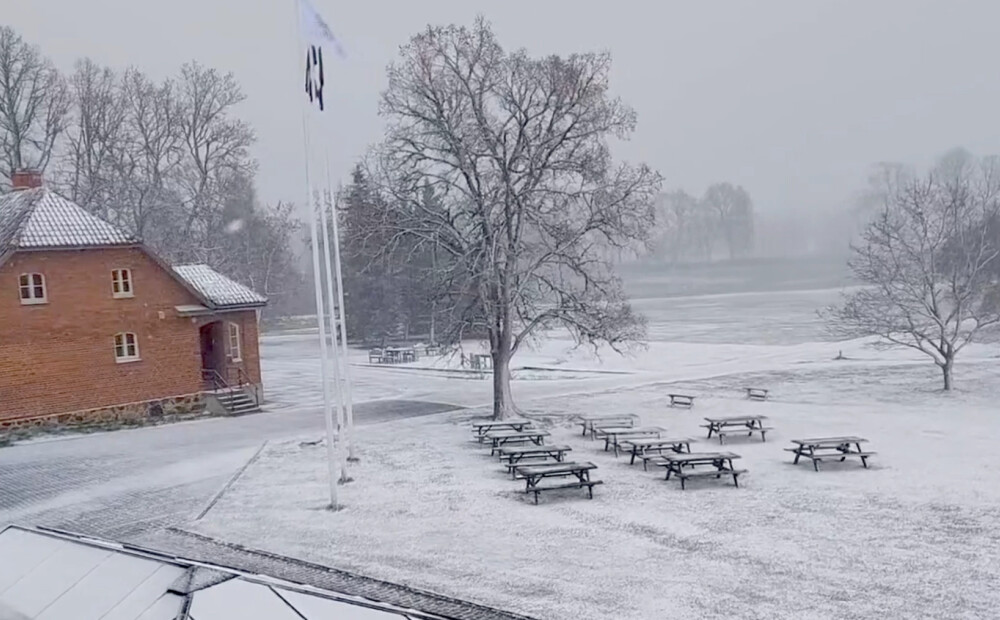 FOTO: Kas tie par jokiem? Latviju aprīļa izskaņā pārsteidzis sniegs un krusa! Valstī spēkā oranžais laikapstākļu brīdinājums