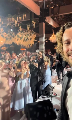 Максим Галкин запечатлел гостей мероприятия.