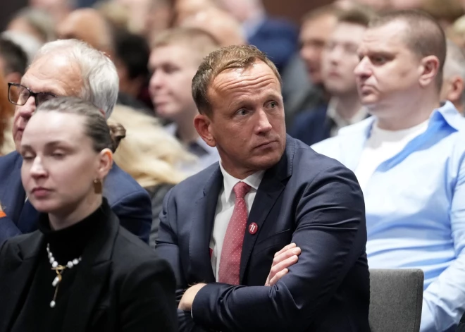 Krištopans iekūlies pusmiljona eiro lielos parādos