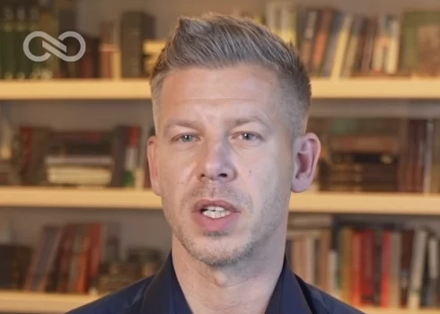 Ungārijas jaunievēlētais premjers Pēters Maģars aicinājis Ungārijas varas iestādes nekavējoties uz notikušo reaģēt.