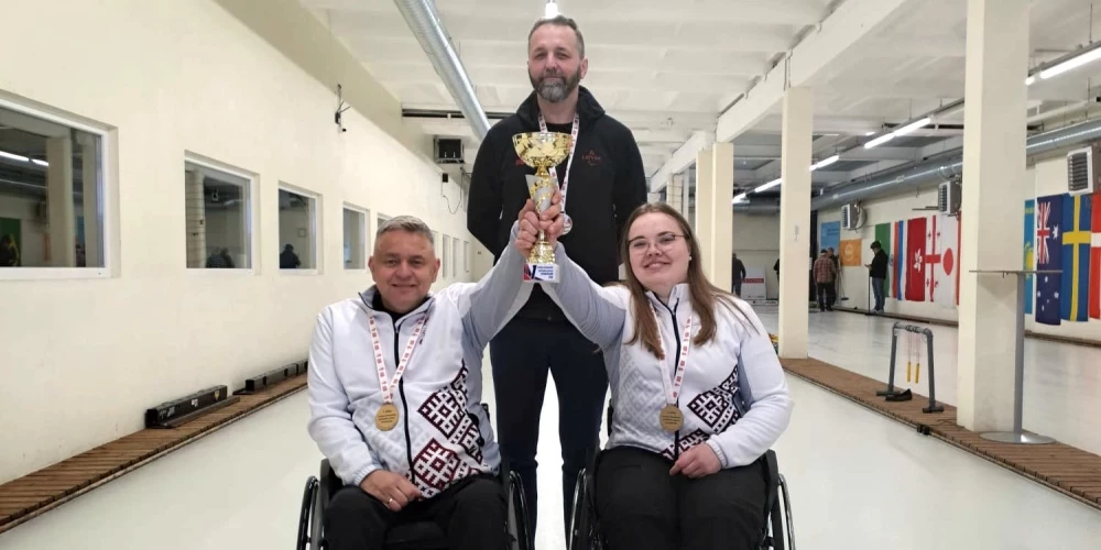 Meijere un Briedis pirmo reizi izcīna Latvijas čempiontitulu ratiņkērlingā pāriem.