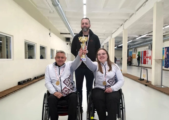 Meijere un Briedis izcīnījuši savu pirmo Latvijas čempiontitulu ratiņkērlingā pāriem