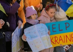 Украина пытается вернуть своих детей.