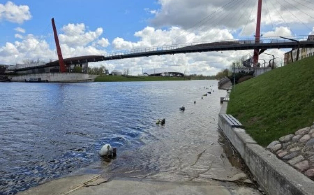 Jelgavā daļēji applūdusi Čakstes bulvāra lejas promenāde