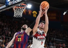 Rodions Kurucs rezultatīvs pret bijušo komandu, tomēr "Baskonia" galotnē piekāpjas "Barcelona"