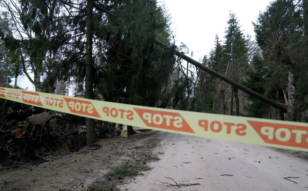 Spēcīgais vējš lielākos postījumus nodarījis Rīgā un tās apkaimē