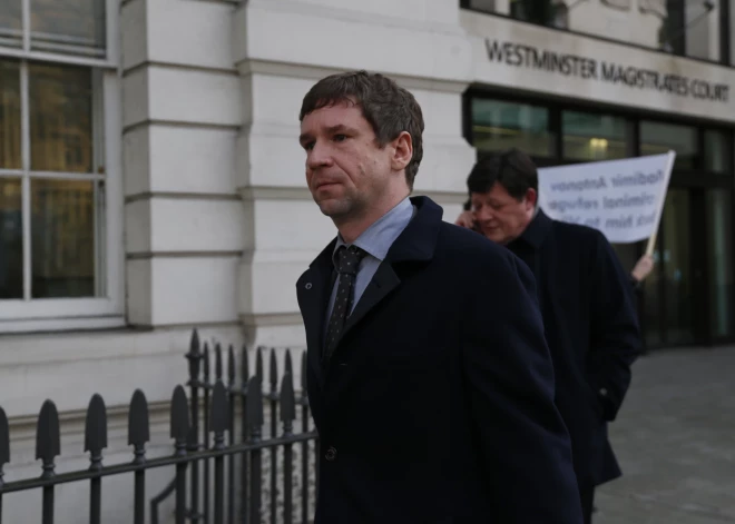 Luksemburgas tiesa liek sankcijām pakļautajai krievu bankai atmaksāt no "Latvijas krājbankas" aizpludinātus 15 miljonus eiro