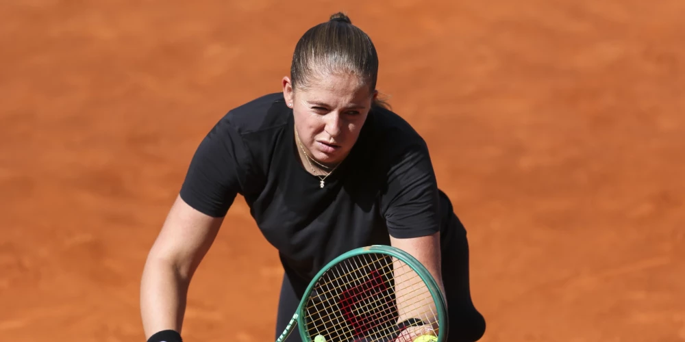 Latvijas tenisa pirmā rakete Aļona Ostapenko svētdien piedzīvoja zaudējumu Madrides "WTA 1000" turnīra vienspēļu trešajā kārtā.