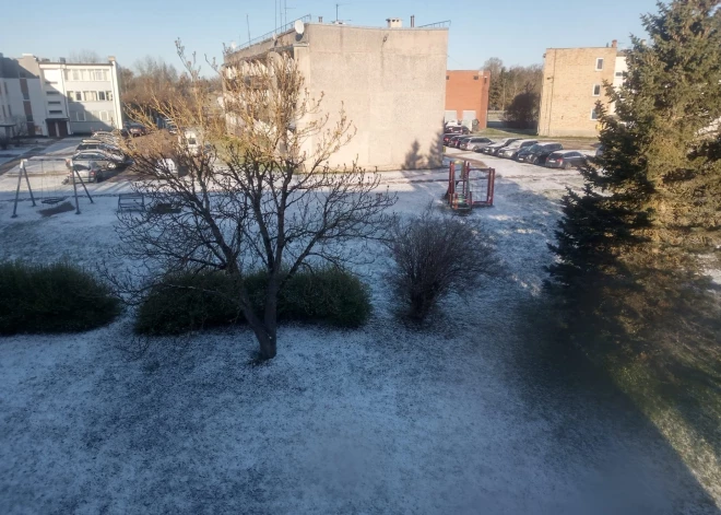 FOTO: ziema neatkāpjas! Madonas iedzīvotājus šorīt atkal pārsteidzis sniegs