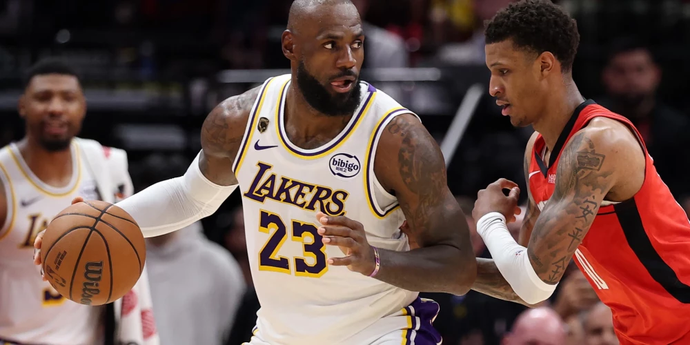 Lebronam Džeimsam šoreiz saviem standartiem pieticīgs sniegums - 10 punkti, deviņas rezultatīvas piespēles un astoņas kļūdas. 
