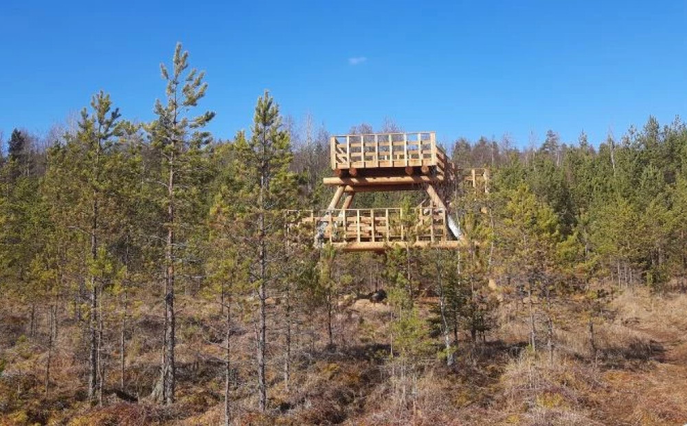 Uzbūvēta jauna skatu platforma Oleru purvā