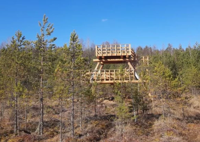 Uzbūvēta jauna skatu platforma Oleru purvā