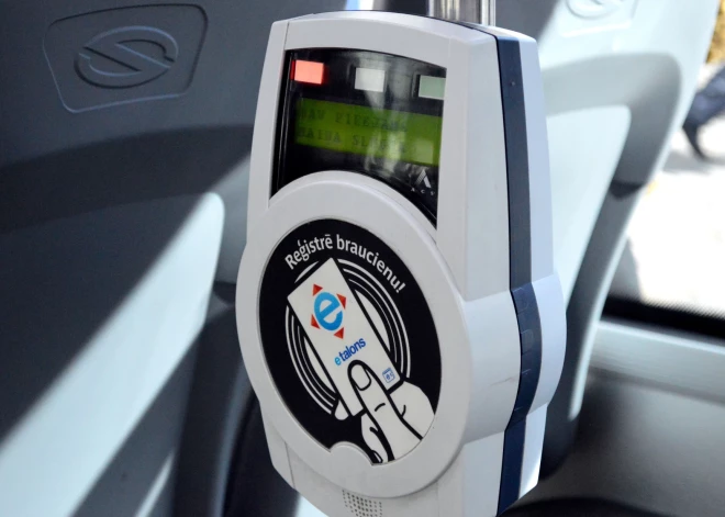 В общественном транспорте Риги готовят новую систему оплаты: билеты заранее покупать будет не обязательно