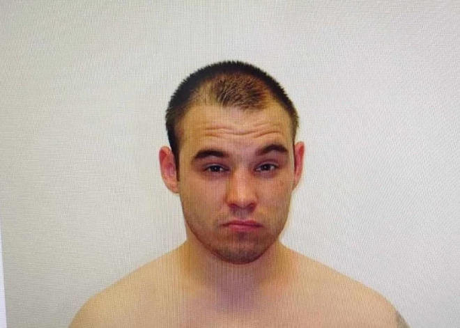 Par izbēgšanu no cietuma apsūdzēto Māri Kovaļovu konvojēs uz Rīgu