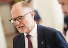 У министра обороны Андриса Спрудса стало меньше доходов, чем годом ранее: что известно из новой декларации