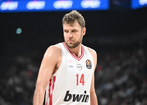 Aleksandrs Vezenkovs kļuvis vien par otro basketbolistu, kas divas reizes karjerā ticis pie šādas atzinības.