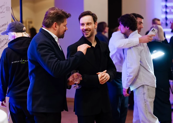 2026. gada 24. aprīļa vakarā Mihaila Čehova Rīgas Krievu teātra skatītāji piedzīvoja režisora Maksima Didenko iestudējuma "Nodevība" pirmizrādi.