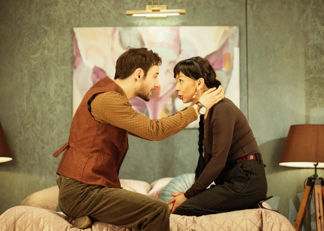 2026. gada 24. aprīļa vakarā Mihaila Čehova Rīgas Krievu teātra skatītāji piedzīvoja režisora Maksima Didenko iestudējuma "Nodevība" pirmizrādi.