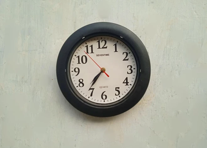 Больше не будем крутить стрелки? Вопрос перевода часов поднимут на встрече министров Балтии