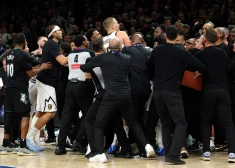 ВИДЕО: один из лучших игроков НБА затеял драку на последних секундах матча