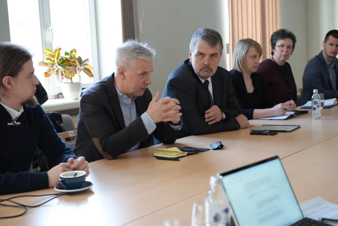 No diskusijas Eiropas mājā ar ekspertiem par moderno aizsardzības tehnoloģiju iekļaušanu izglītībā. (Foto: publicitātes)