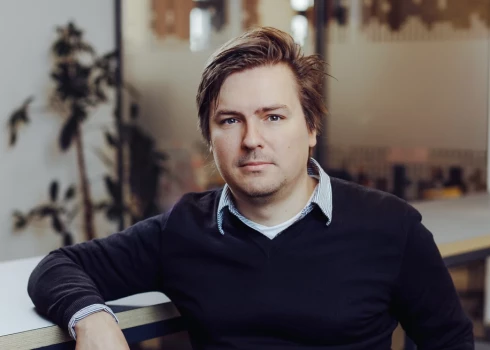 Atjaunīgās enerģijas ražošanas kompānijas “Vindr” biznesa attīstības vadītājs Latvijā, inženierzinātņu doktors elektroenerģētikā Dmitrijs Guzs uzsver, ka ekonomisko loģiku nevar atcelt ar politiskiem paziņojumiem. (Foto: publicitātes)