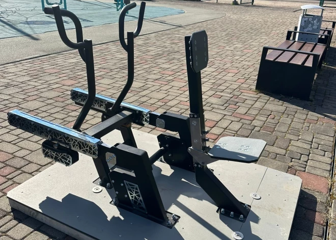 Mārupē Gerberu ielas sporta laukumā uzstādīti jauni āra trenažieri